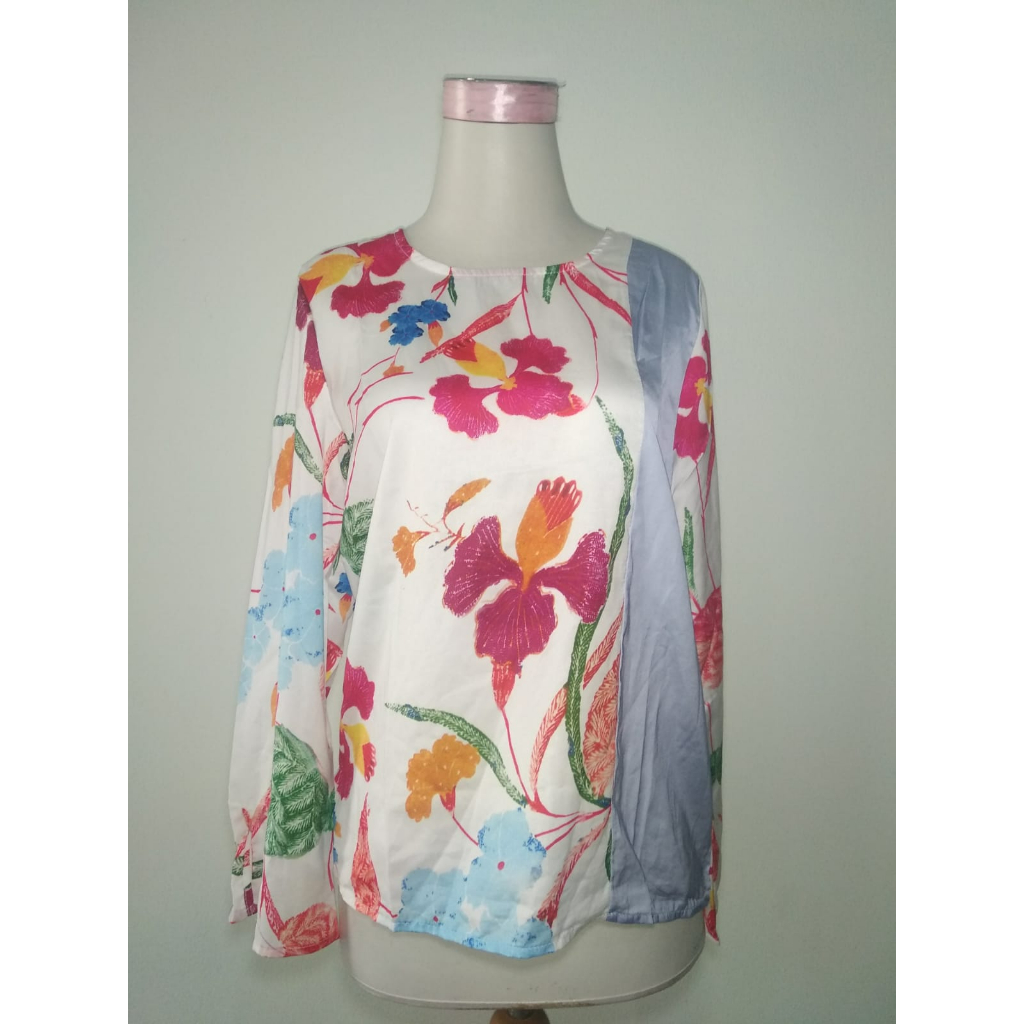 SALE Kemeja Wanita Bunga Bunga Blouse Satin Lengan Panjang (size M)