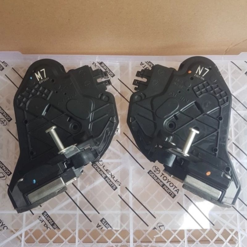 Door Lock Pintu Belakang / Tengah Toyota Innova Reborn Fortuner Hilux