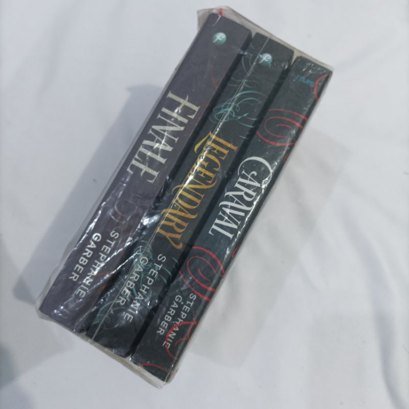 (booked) caraval series set preloved