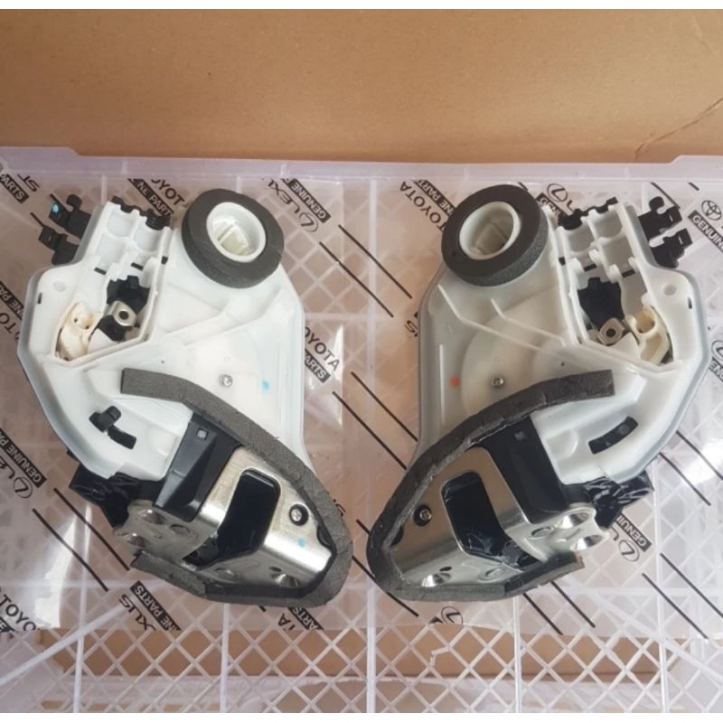 Door Lock Pintu Belakang / Tengah Toyota Innova Reborn Fortuner Hilux