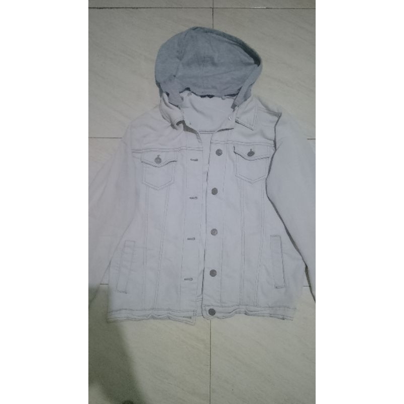 Jaket levis warna putih bisa di wantex