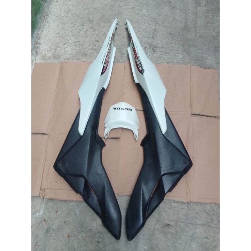 cover body belakang kiri cbr 150r original