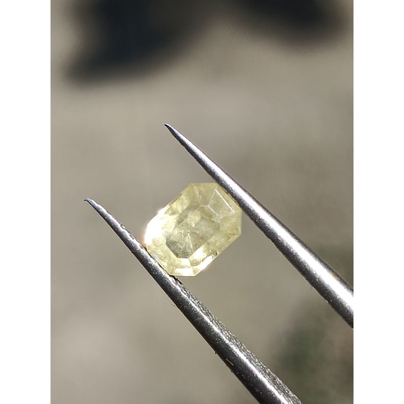natural yellow sapphire SRILANGKA