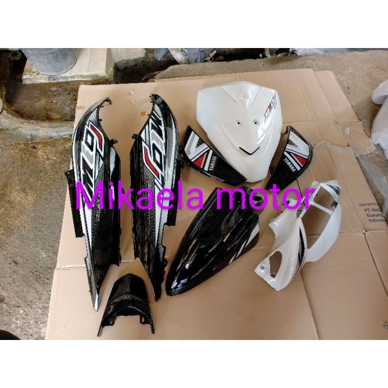 cover body depan belakang full halus Mio j hitam putih 2012