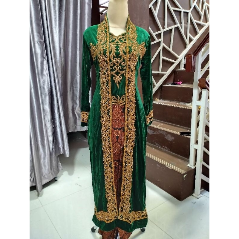 Kebaya Kutubaru Bludru hijau botol payet jepang