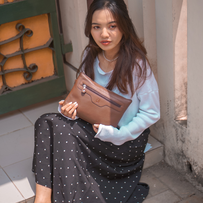 Pouch & Clutch Kulit Pria & Wanita BeYou By BUCINI Ikyu