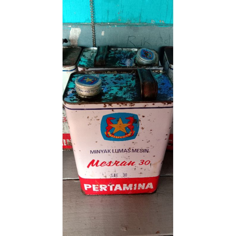 kaleng oli lawas kaleng oli kaleng oli display Mesran 30