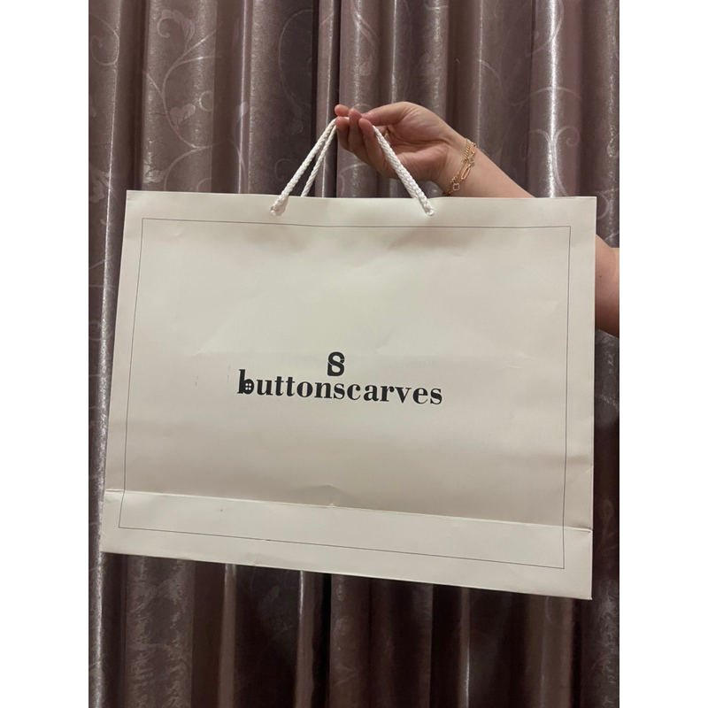 

Paper Bag Buttonscarves Ukuran L Original, Paper Bag Charles Keith, Paper Bag Passion, Paper Bag YSL, Paper Bag Sephora, Paper Bag Melisa, Paper Bag BBW, Paper Bag Miniso XL, Paper Bag HM Kecil PAPER BAG BUNGKUS KADO ORIGINAL