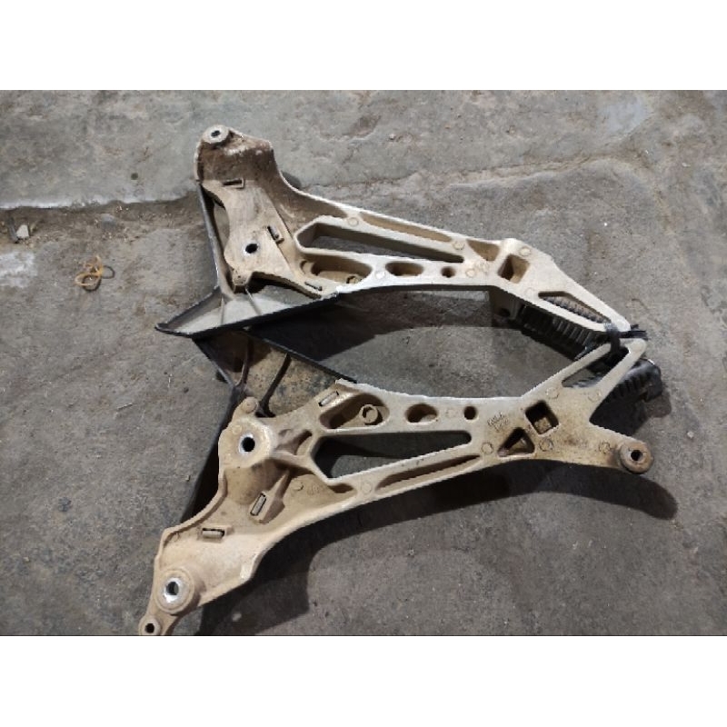 Fostep Postep Belakang Supra X 125 Batman Non Cakram / Revo Lama