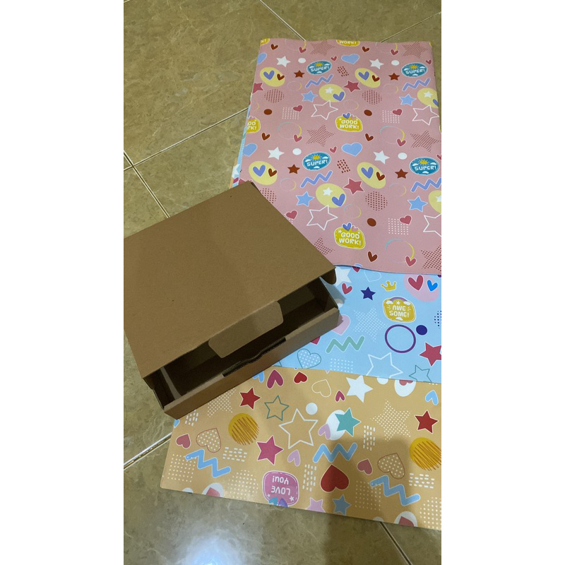 

Box + Kertas Kado