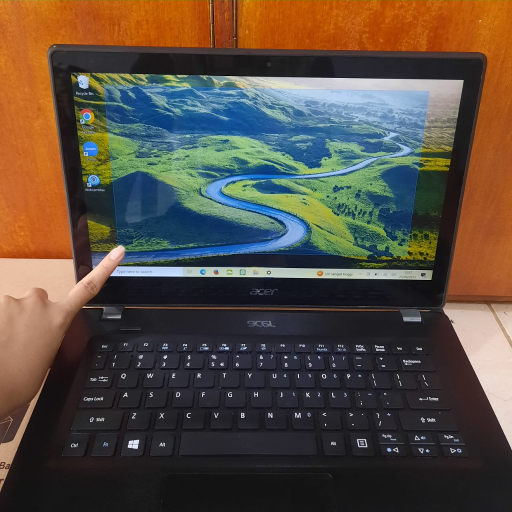 Laptop Acer V3-372T, Touchscreen, Core i5 - 6200U, Ram 4 / 500 HDD, Windows 10, Free Tas + MOUSE