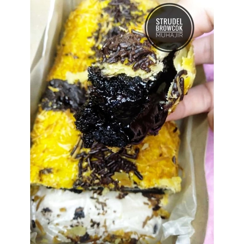 

STRUDEL BROWCOK Topping Keju Mesis