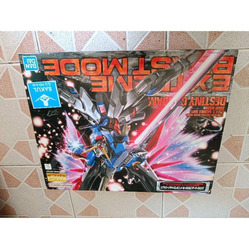MG 1/100 Destiny Gundam Extreme Blast Mode