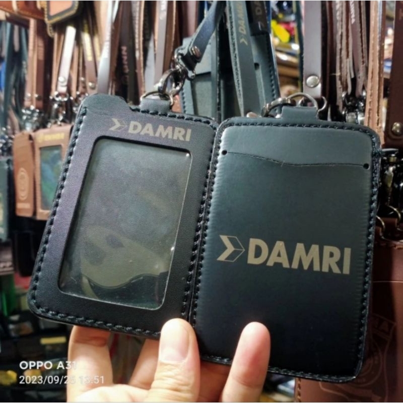 

HOLDER KALUNG ID CARD LOGO DAMRI HITAM BEST QUALITY PREMIUM