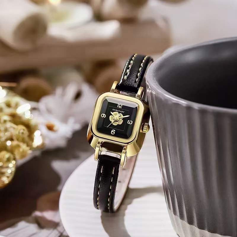 Jam Tangan Wanita Korea Original Tali Kulit Flower Jam Persegi Kecil