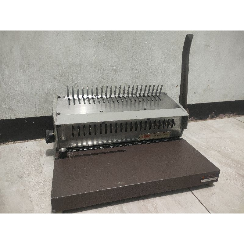 mesin jilid spiral plastik