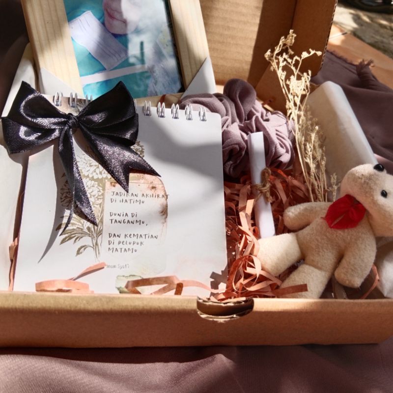 

Hampers elegan(free paper bag) request kartu ucapan