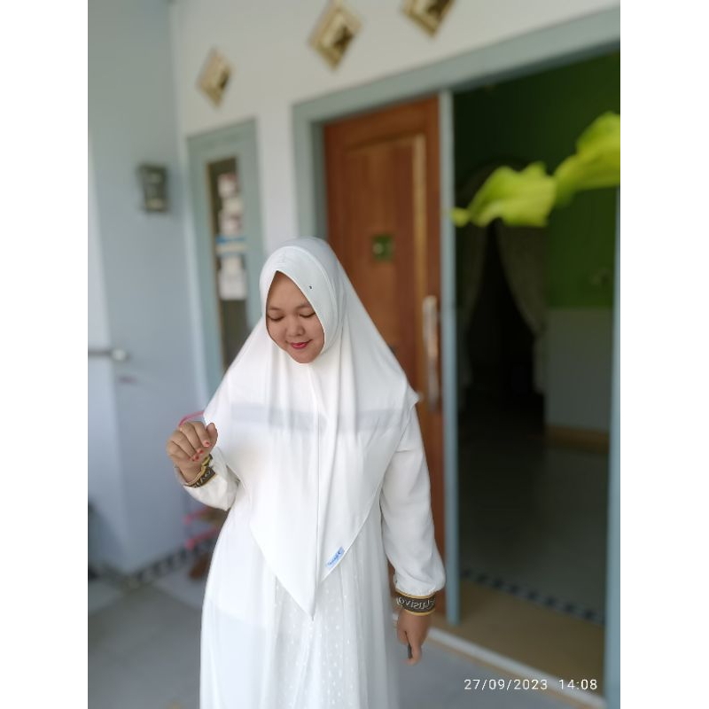 RIANA HIJAB AMINA V SIZE M PUTIH TULANG
