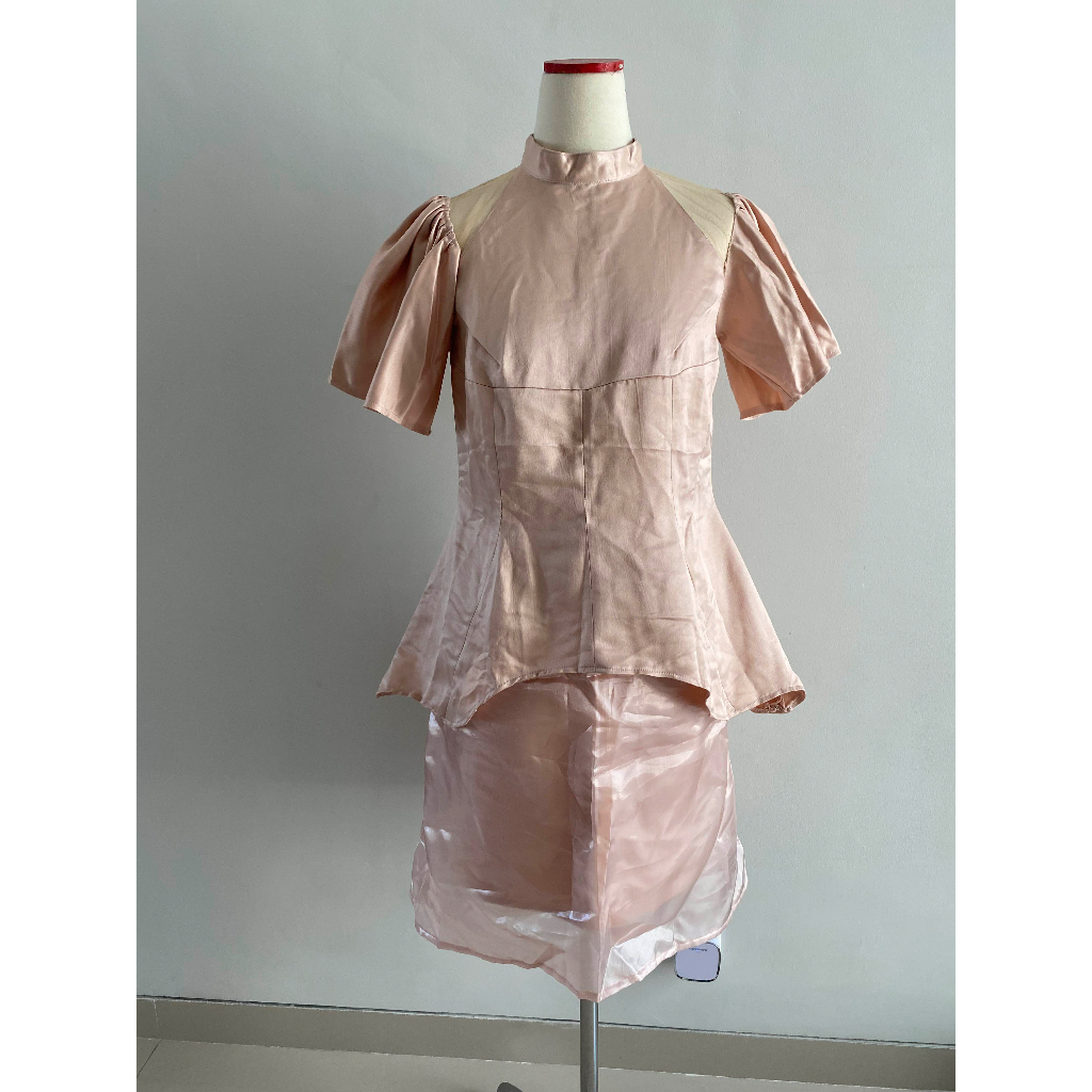 SETELAN CATHLEEN CREAM KREM KHAKI ATASAN  LENGAN PUFF BLOUSE ROK ATASAN DAN BAWAHAN SET WANITA POLOS