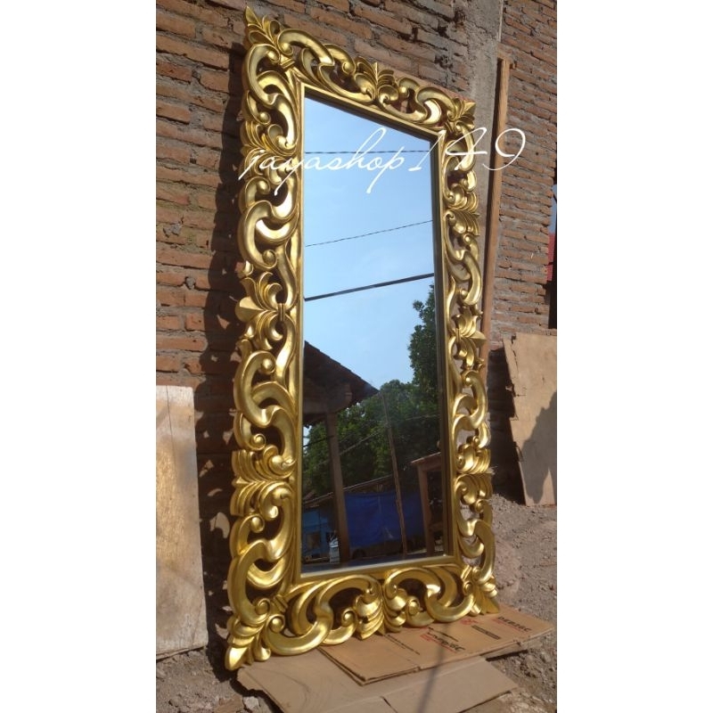 Cermin dinding kaca ruang tamu modern.