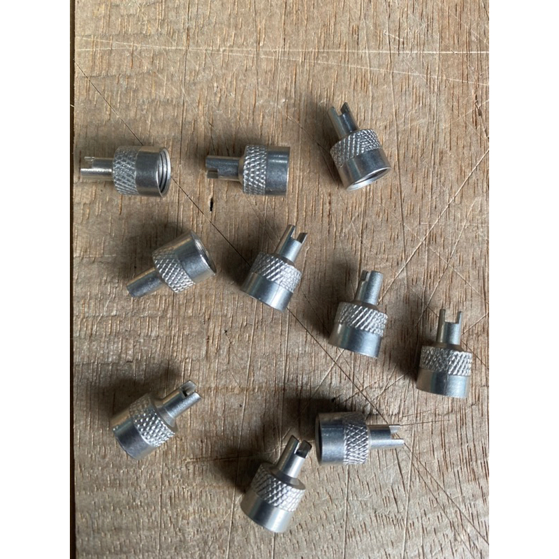 Tutup Pentil & Pembuka Isi Pentil Spuyer Ban Motor Mobil