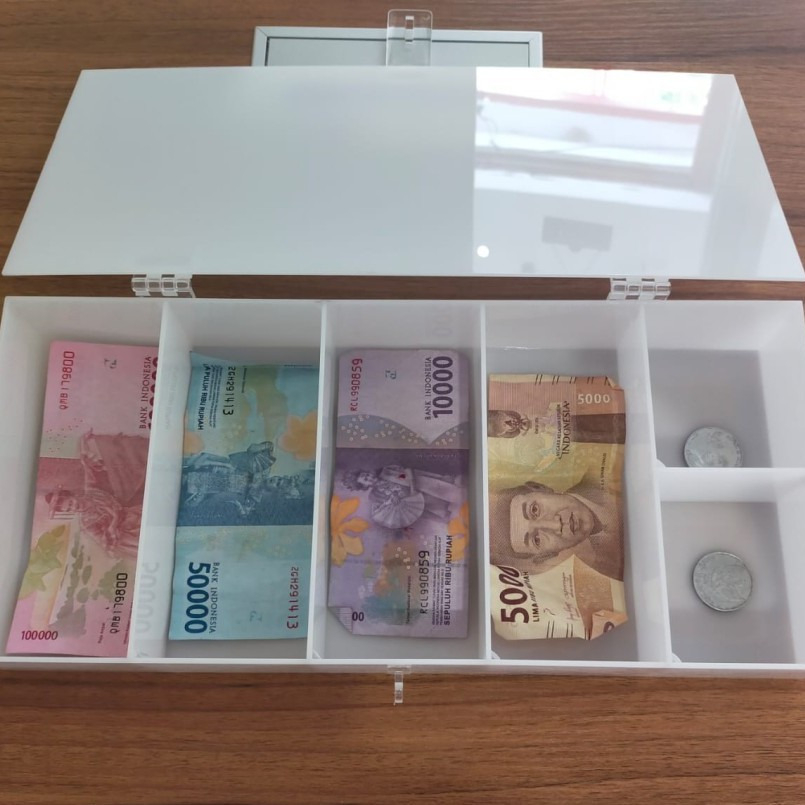 AKRILIK KOTAK UANG / SEKAT UANG AKRILIK