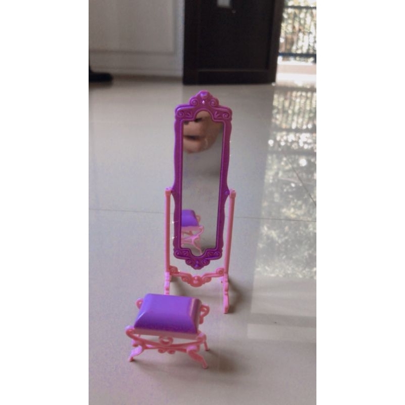 PRELOVED PERABOTAN RUMAH RUMAHAN BARBIE MATTEL CERMIN DAN KURSI SHABBY