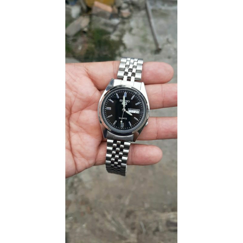 jam tangan seiko 5 quartz dial hitam klasik normal siap pakai jam pria