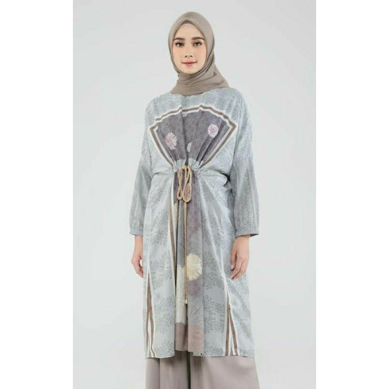 RIA MIRANDA RUSELLIA TUNIK