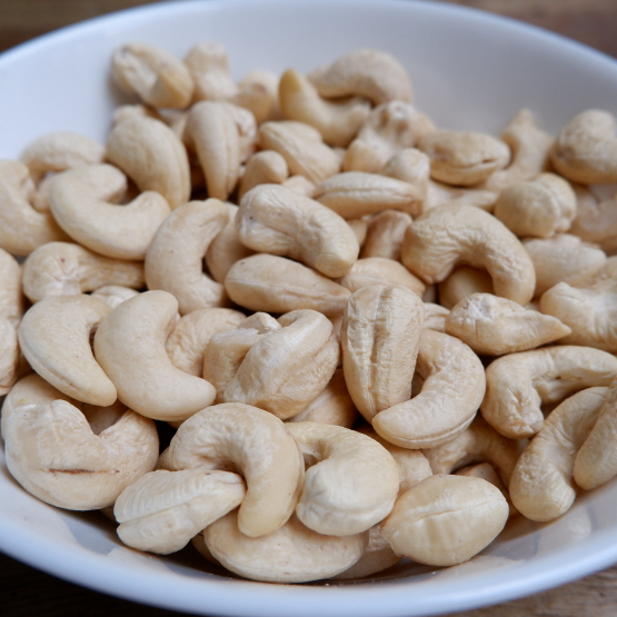 

Kacang Mede Mentah, Kacang Mete Wonogiri Super W240 - 500g - 1Kg