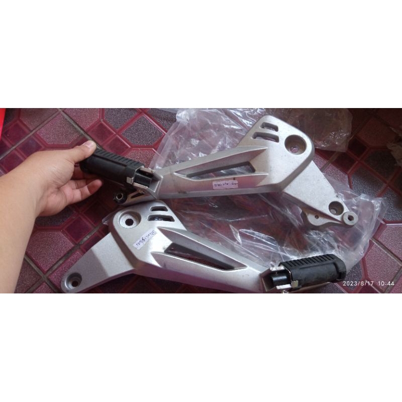 dudukan footstep belakang supra x 125 DD KTM750 original ahm