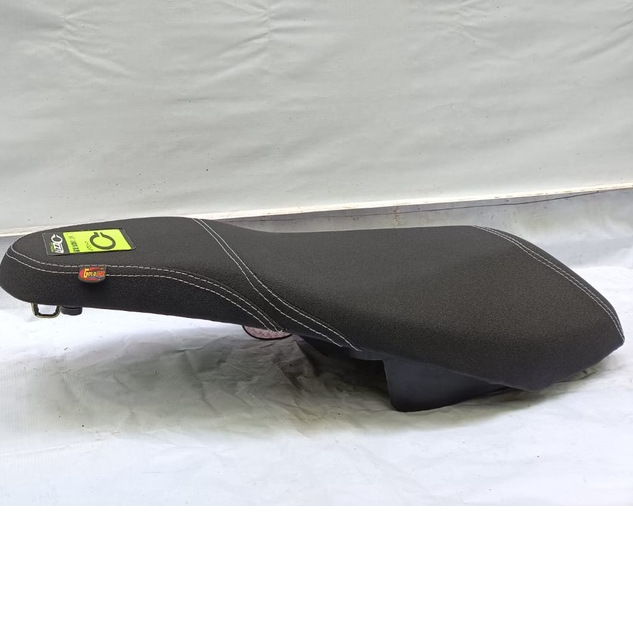 KULIT JOK VARIO KULIT OZZA/sarung jok vario kulit amplas