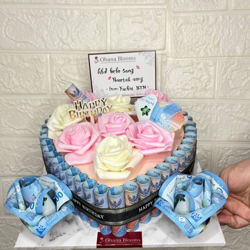 HADIAH ULANG TAHUN MONEY CAKE BENTUK LOVE COCOK UNTUK PERAYAAN ANNIVERSARY / WEDDING / BIRTHDAY