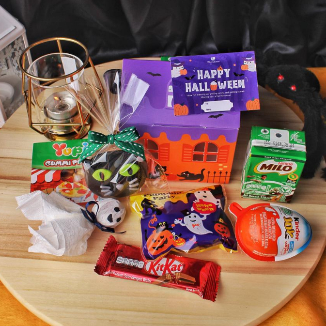 

Haunted House Gift Package Halloween Treat