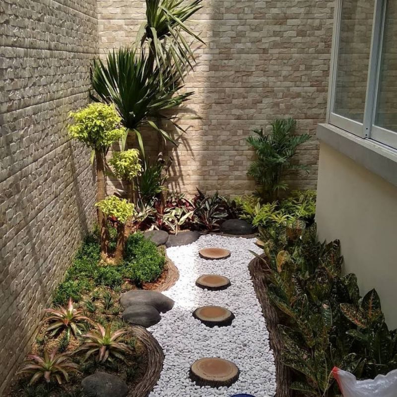 Batu taman / Batu hias / Batu Koral Karungan Coral Hitam Putih