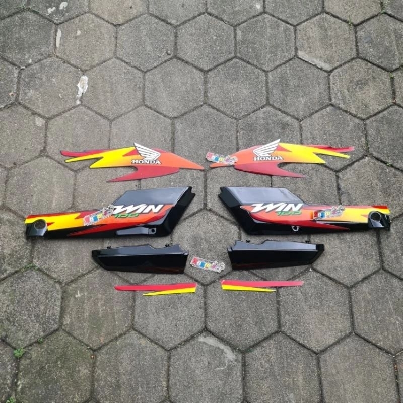 Paket Hemat Bodi Honda Win 100 Box Aki Depan Belakang Kanan Kiri Set Striping 2001 Warna Merah Kunin