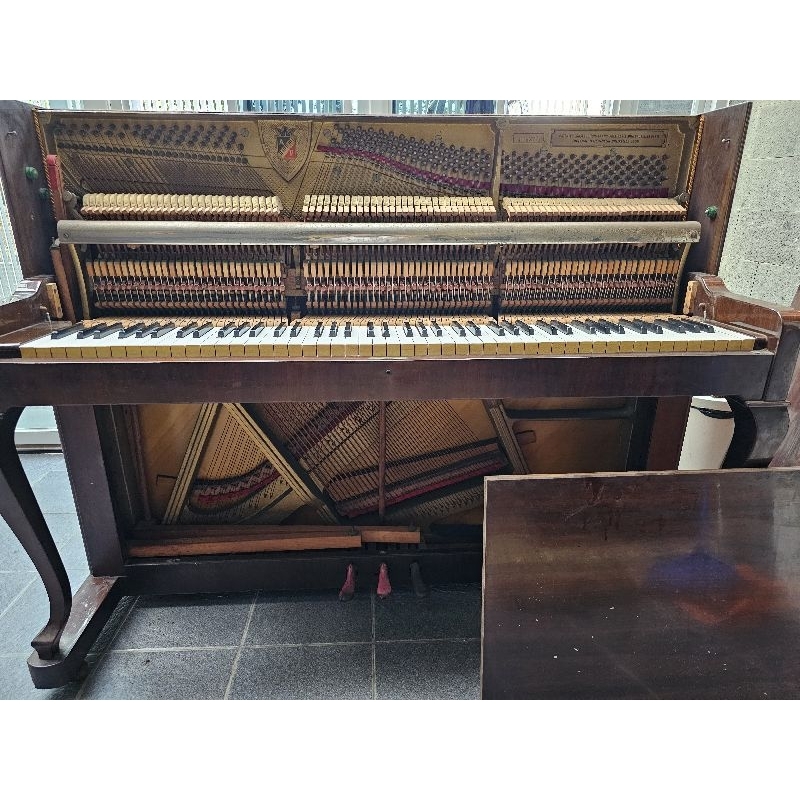 Jual Piano Petrof bekas