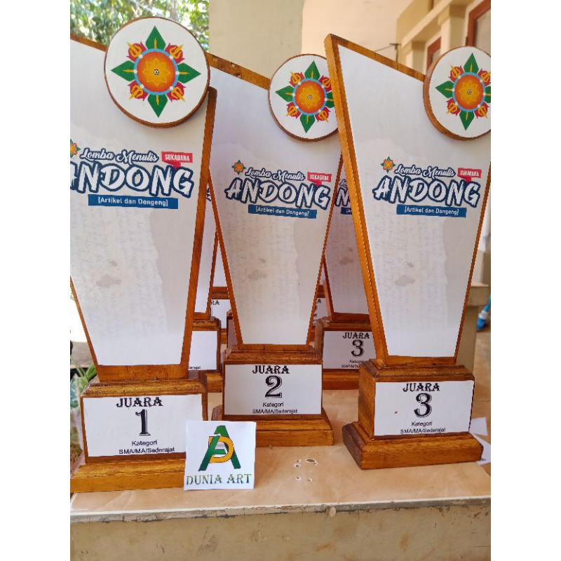 

PELEKAT/PIALA