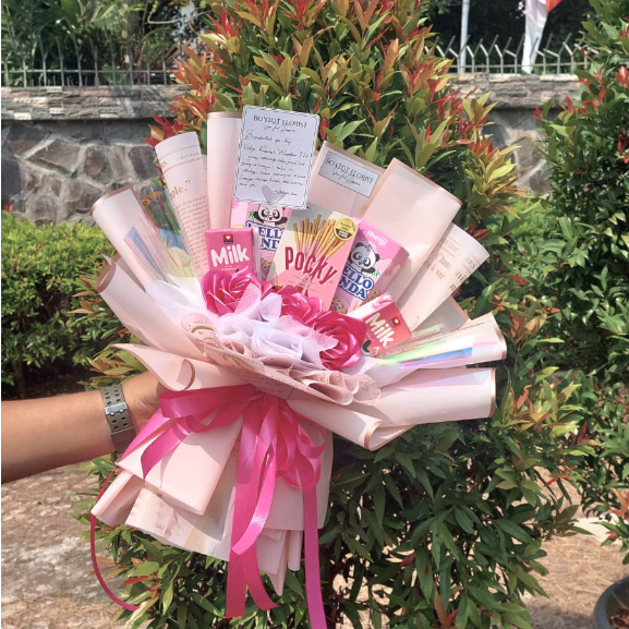 Buket Rose Satin Pinky | Bouquet Graduataion | Boquet Ulang Tahun | Buket Hari Guru | Snack Bouquet 