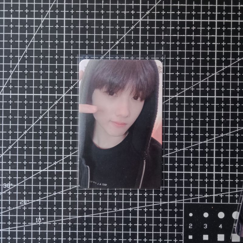 official photocard nct dream jisung yzy beatbox r2 hoodie(baca desk)