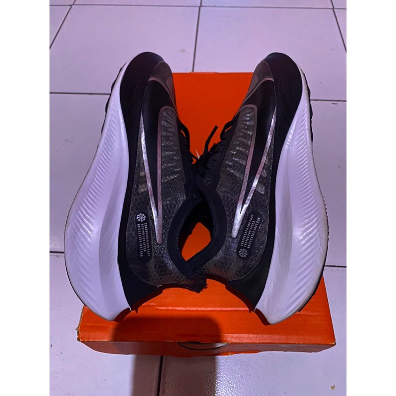 WMNS Nike zoom gravity