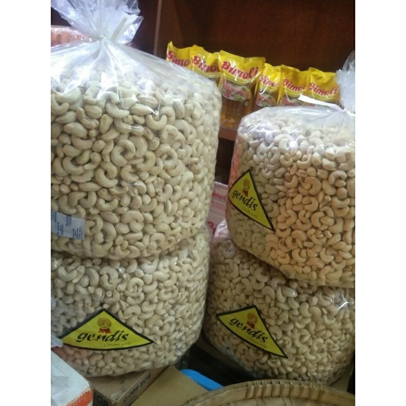 

Kacang mete mentah uraian super enak gurih harga 1000gr Rp170.000/500gr Rp85.000/250gr Rp45.000