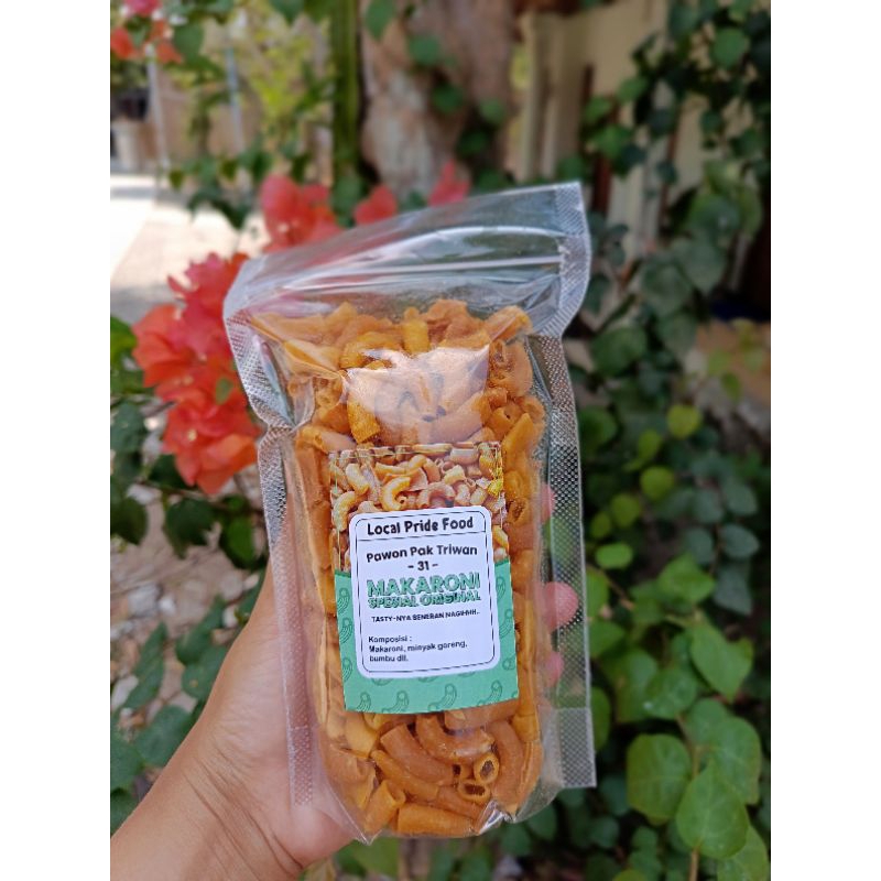 

Makaroni Mak Triwan 200 gram - Makaroni Bantat - Makaroni Bantet - Makaroni Daun Jeruk - Makaroni Kriuk