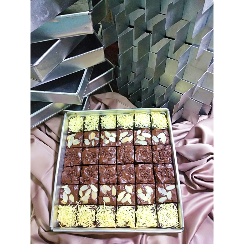 

Fudgy Brownies Large 24x24cm
