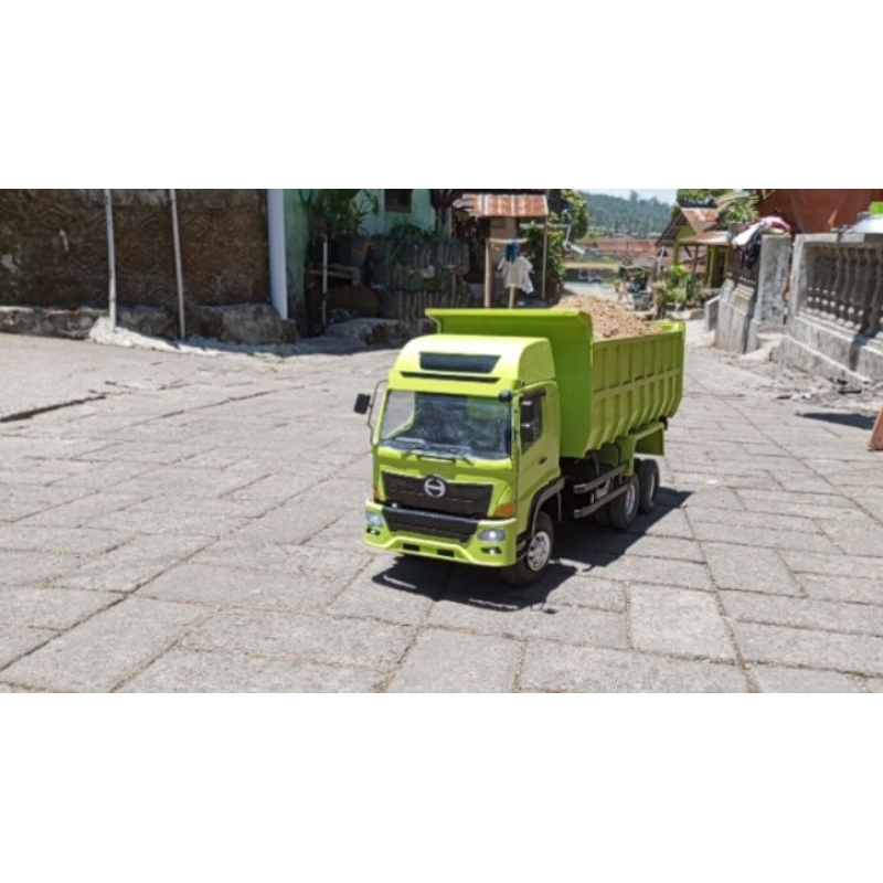 miniatur dump truk rc Hino 500 skala 1/16