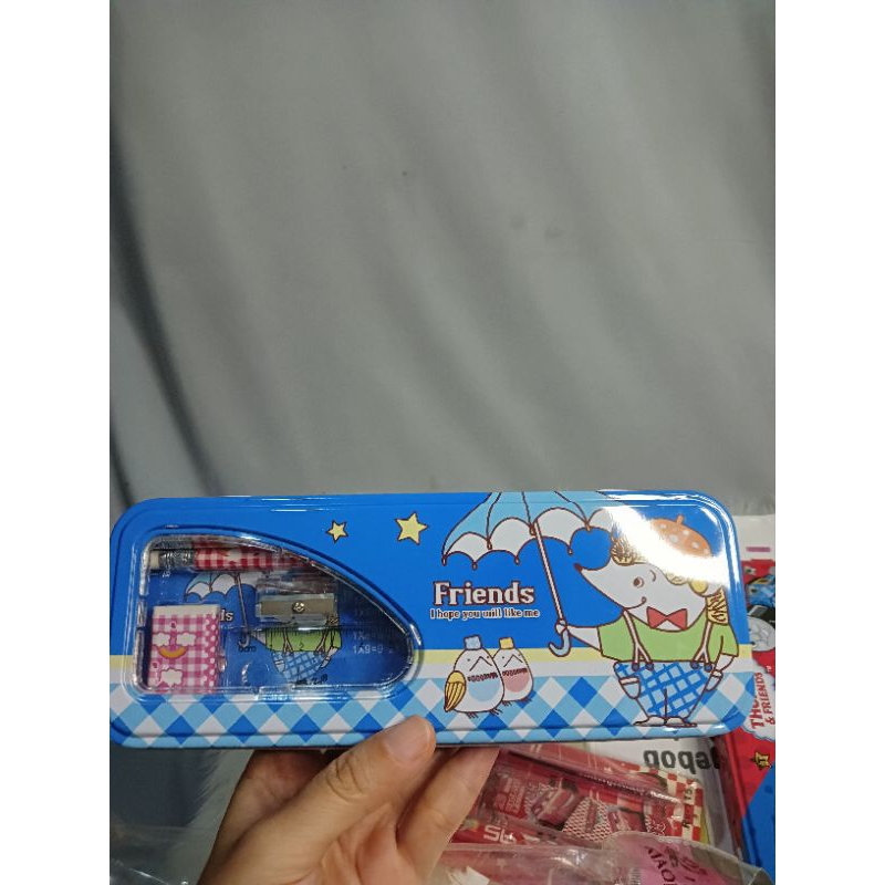 

Tempat pensil 3 pcs dan alat tulis