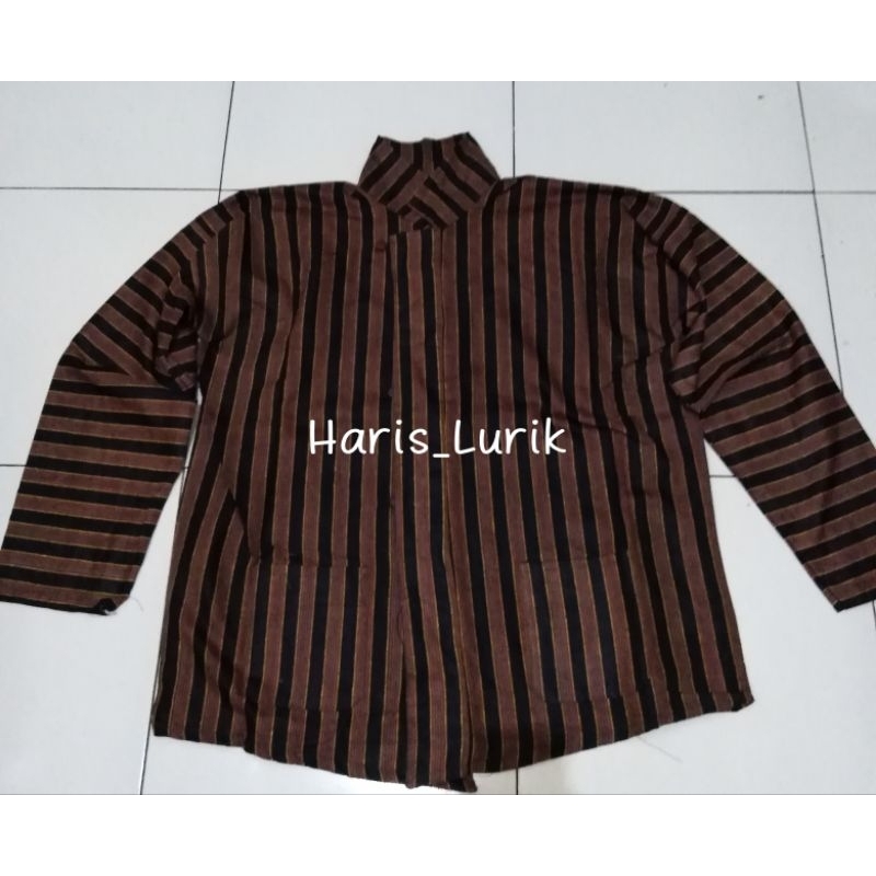 Surjan dan kebaya lurik