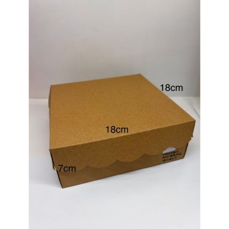 

Dus Kotak Snack Katering Box 18 x 18 x 7 cm Bagian Dalam Ada Laminasi isi 20 pcs