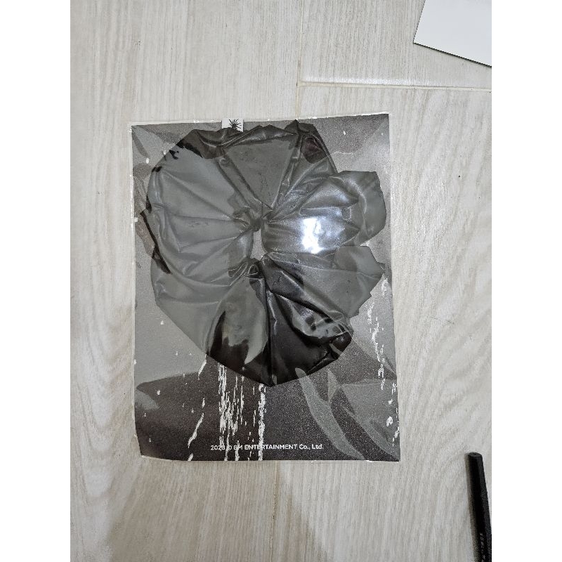 EXO hair chou chou kuncir kunciran scrunchie black hitam cream soda exist no pc merch official pop u