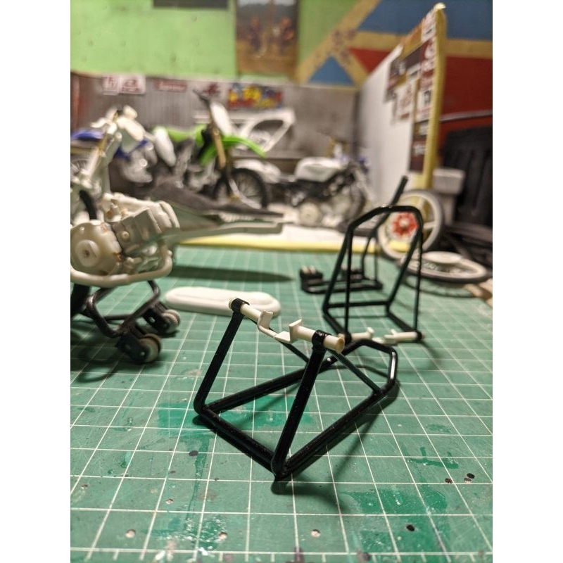 Miniatur Pedok Motor Diecast Motor Sport Motor Sleep Engine Motor Drag Skala 1:12